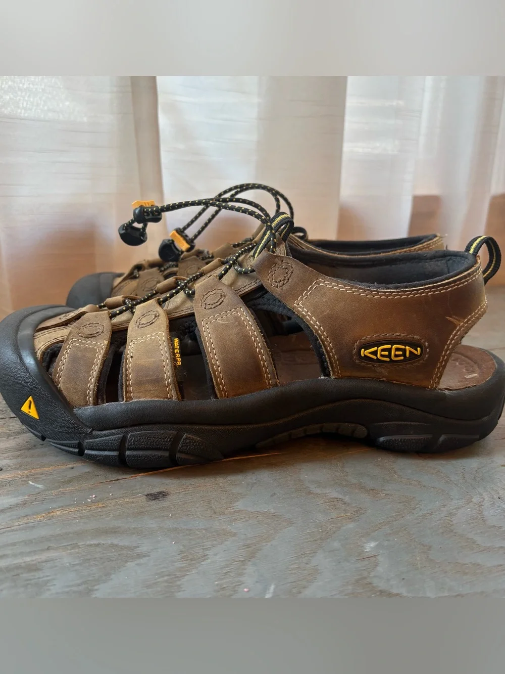 Keen Newport brown leather sandals | size 11